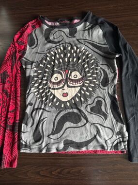 Custo Barcelona Gray Black Red Graphic Long-Sleeve Tee